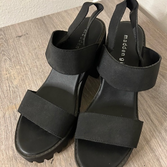 Madden Girl Elegant Black  Platform Sandals - Picture 2 of 6